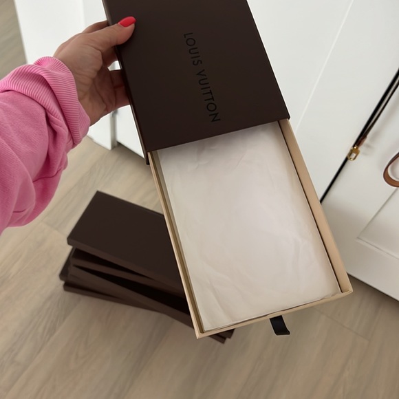 Authentic Louis Vuitton tie box - Picture 3 of 3